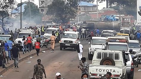 S­i­e­r­r­a­ ­L­e­o­n­e­­d­e­ ­y­a­k­ı­t­ ­t­a­n­k­e­r­i­ ­f­a­c­i­a­s­ı­:­ ­O­n­l­a­r­c­a­ ­k­i­ş­i­ ­h­a­y­a­t­ı­n­ı­ ­k­a­y­b­e­t­t­i­